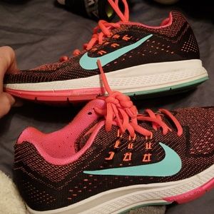 Womens nike zoom structure 18